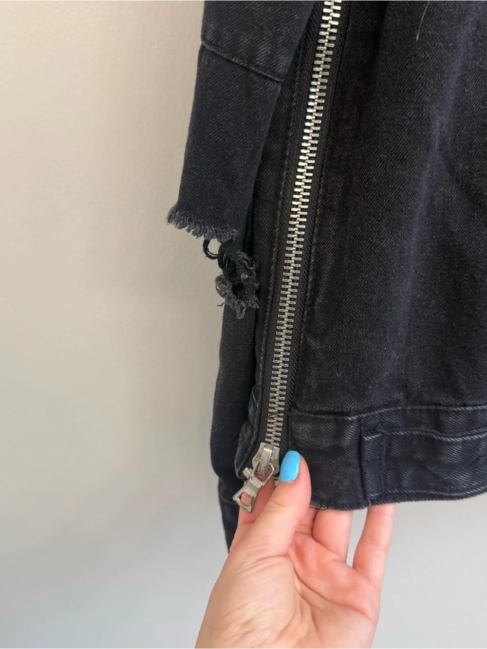 Forever 21 Men’s Black Distressed Denim Jacket
